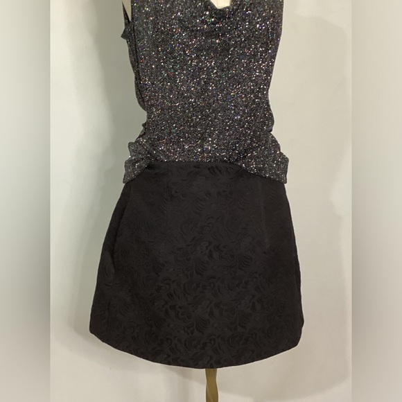 Forever 21 black Brocade Mini Skirt w Gold Zipper Size 29 - Picture 2 of 9
